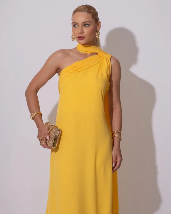 Vestido de Festa Longo Crepe Chiffon Um Ombro Só Drapeado Lenço Fixo Amarelo