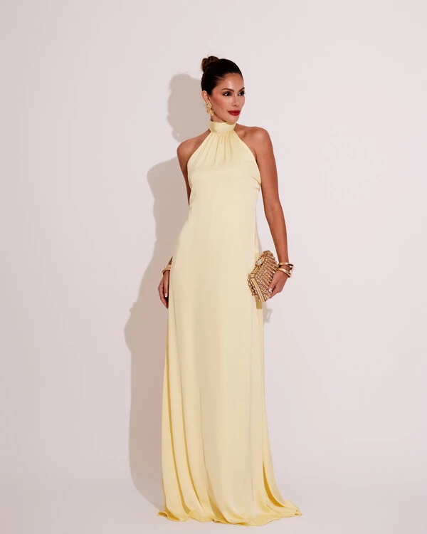 Vestido de Festa Gola Alta com Decote nas Costas Acetinado Amarelo Manteiga