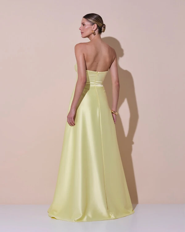 Vestido de Festa Longo Tomara que Caia Cetim Decote Coração Drapeado Amarelo Manteiga