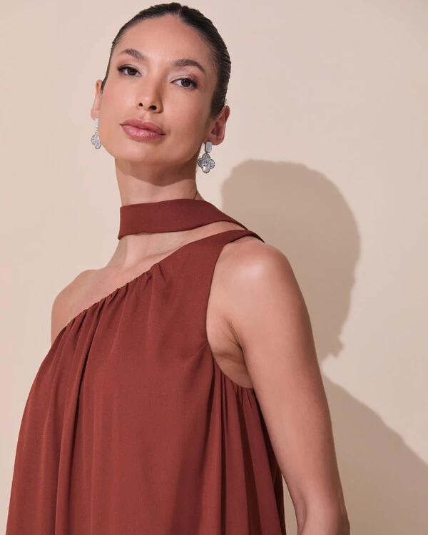 Vestido de Festa Longo Crepe Fluido um Ombro Só com Lenço Marrom New