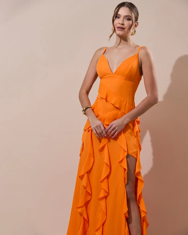 Vestido de Festa Longo Decote V Crepe Chiffon Babados Cascata e Fenda Laranja