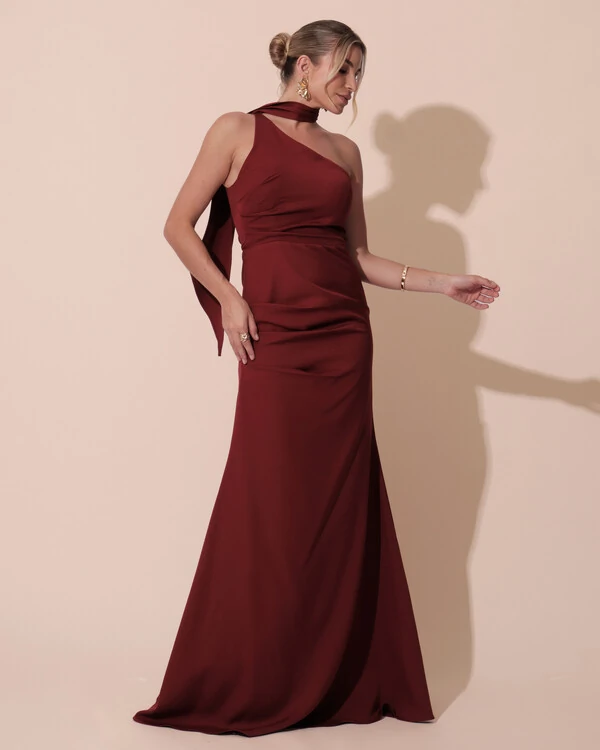 Vestido de Festa Longo Alfaiataria Um Ombro Só Detalhe Drapeado Marsala