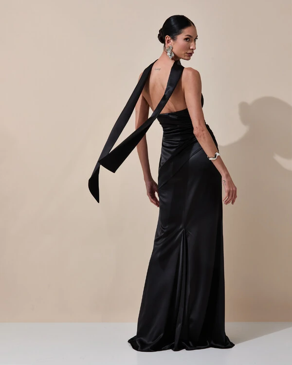 Vestido de Festa Longo Tomara que Caia Cetim Alfaiataria Drapeado Lenço Preto