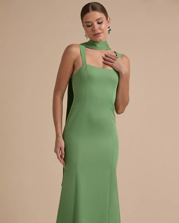 Vestido de Festa Longo Alfaiataria Alça Larga e Lenço Verde Matcha