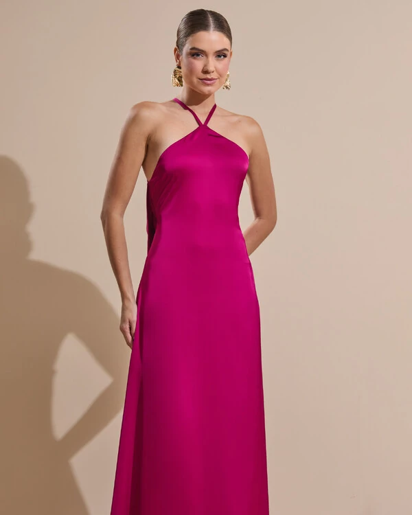 Vestido Longo de Cetim com Decote Triangular e Amarração nas Costas Degagê Beterraba