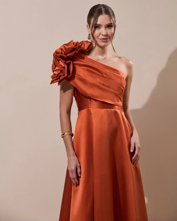 Vestido de Festa Longo Zibeline um Ombro Só Flor Drapeado Terracota