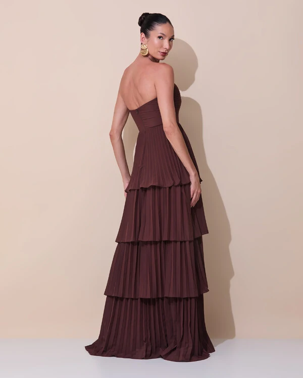Vestido de Festa Longo Tomara que Caia Crepe Chiffon Plissado Camadas Marrom