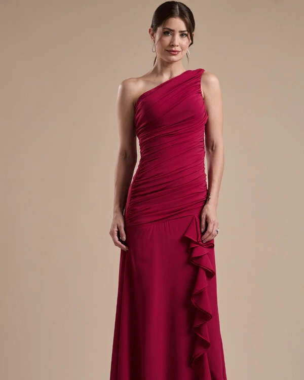 Vestido de Festa Longo Crepe Chiffon Um Ombro Só Drapeado com Babado Cascata Cereja