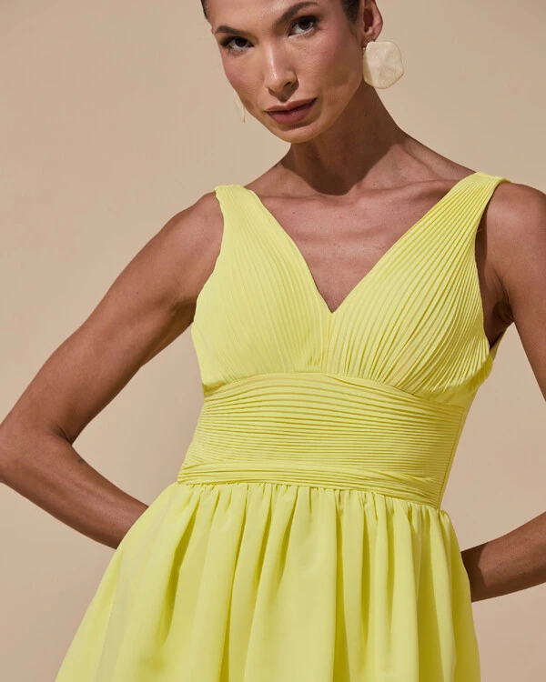 Vestido de Festa Longo Decote V Crepe Chiffon Plissado Camadas Babado Amarelo Manteiga
