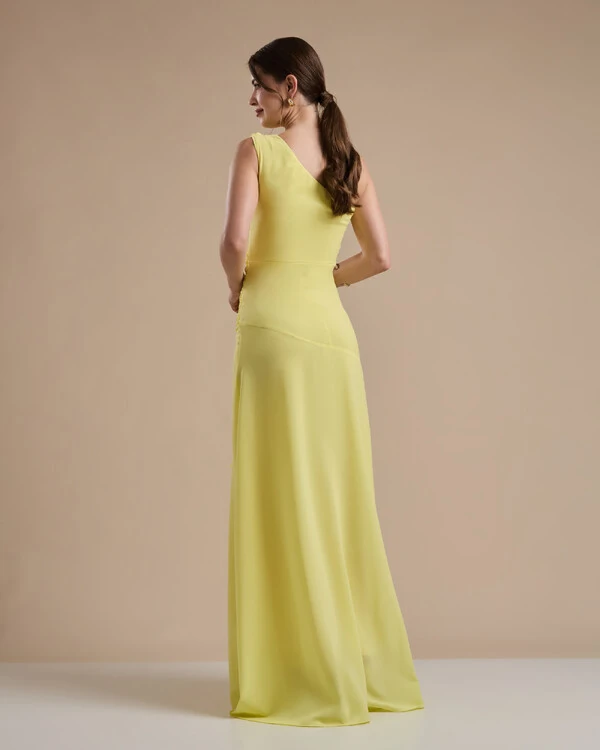 Vestido de Festa Longo Crepe Chiffon Um Ombro Só Drapeado com Babado Cascata Amarelo Manteiga