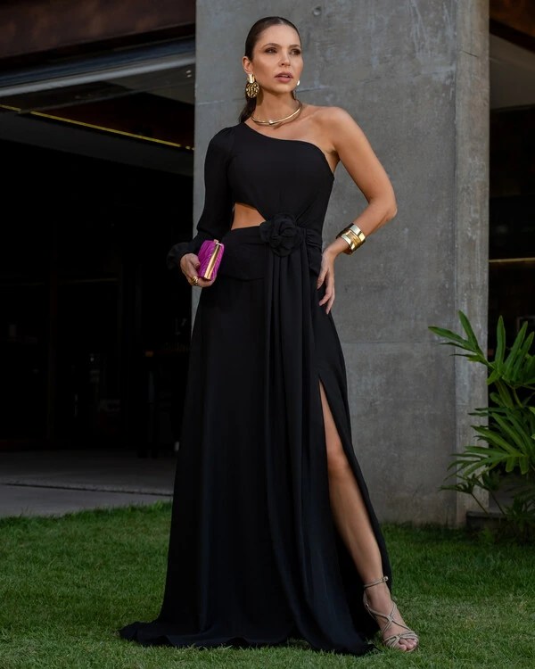 Vestido de Festa Longo um Ombro só com Manga Longa e Flor Preto