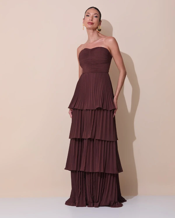 Vestido de Festa Longo Tomara que Caia Crepe Chiffon Plissado Camadas Marrom