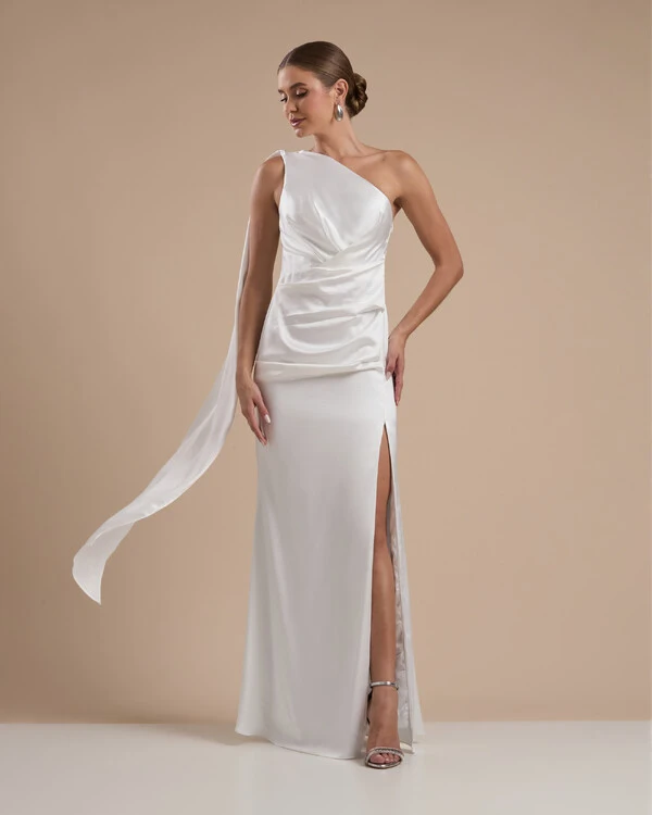 Vestido de Festa Longo Cetim Alfaiataria Um Ombro Só Drapeado com Lenço Branco