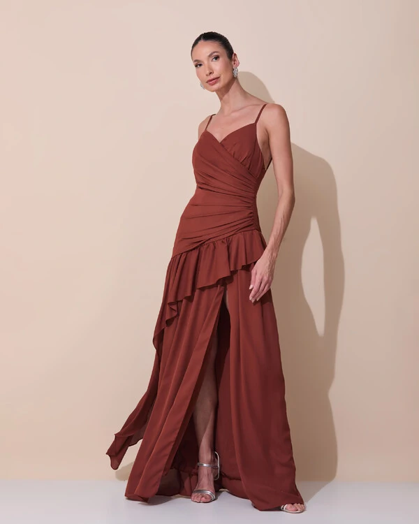 Vestido de Festa Longo Decote Drapeado Crepe Chiffon Fenda Babado Camadas Marrom New
