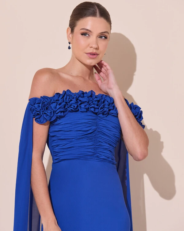 Vestido de Festa Longo Ombro a Ombro Plissado Crepe Chiffon Capa Flor 3D Azul Royal