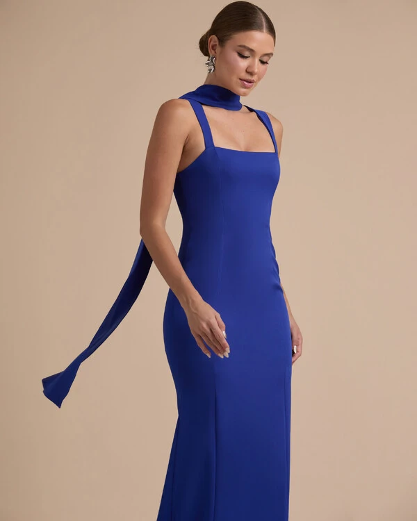 Vestido de Festa Longo Alfaiataria Alça Larga e Lenço Azul Royal