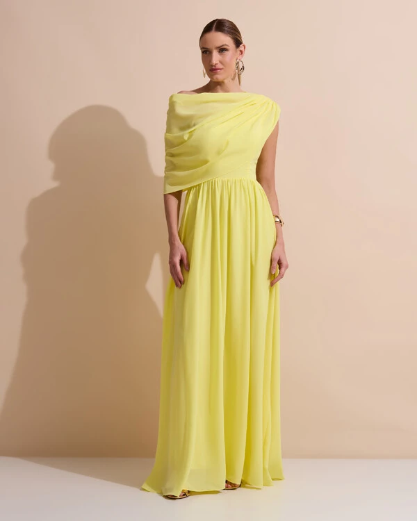 Vestido de Festa Longo Um Ombro Só Crepe Chiffon Capa Drapeado Amarelo Manteiga