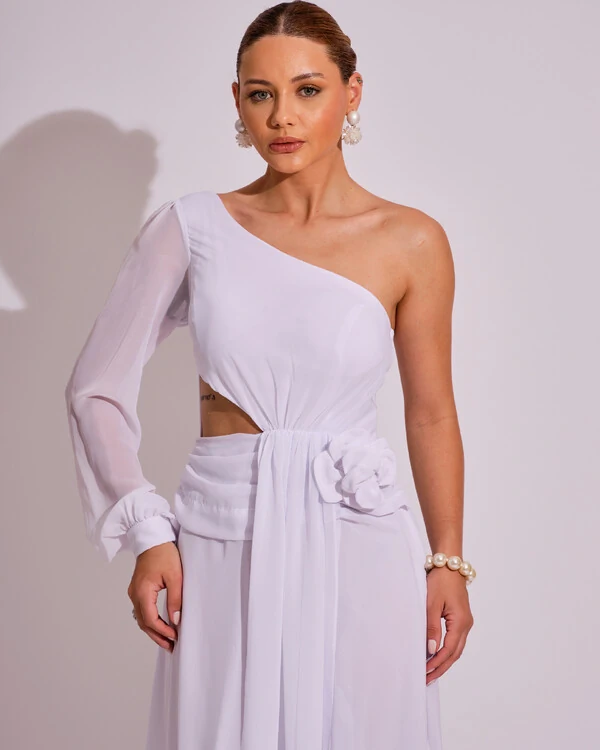 Vestido de Festa Longo um Ombro só com Manga Longa e Flor Branco