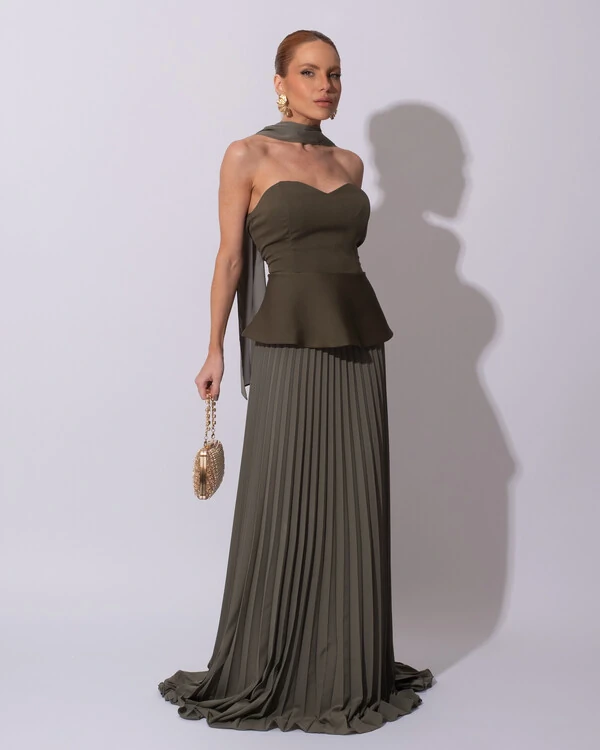 Vestido de Festa Longo Alfaiataria Tomara que Caia Saia Plissada e Lenço Verde Oliva