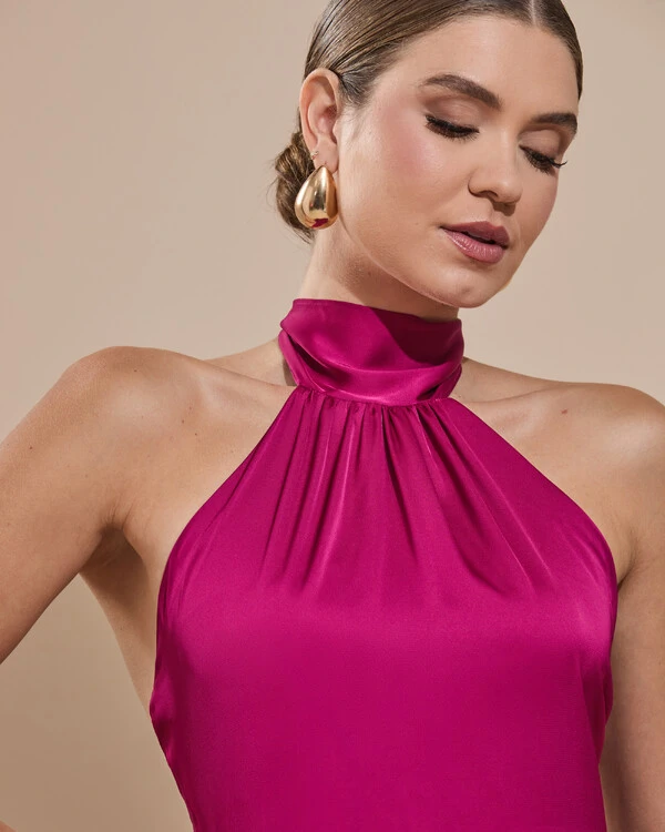Vestido de Festa Gola Alta com Decote nas Costas Acetinado Fúcsia Beterraba