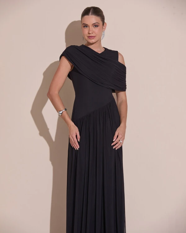 Vestido de Festa Longo Capa Drapeado Tule Saia Fluida Preto