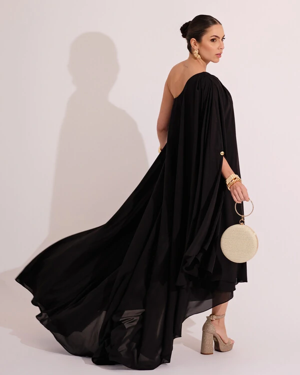 Vestido de Festa um Ombro com Capa Crepe Fluido Preto