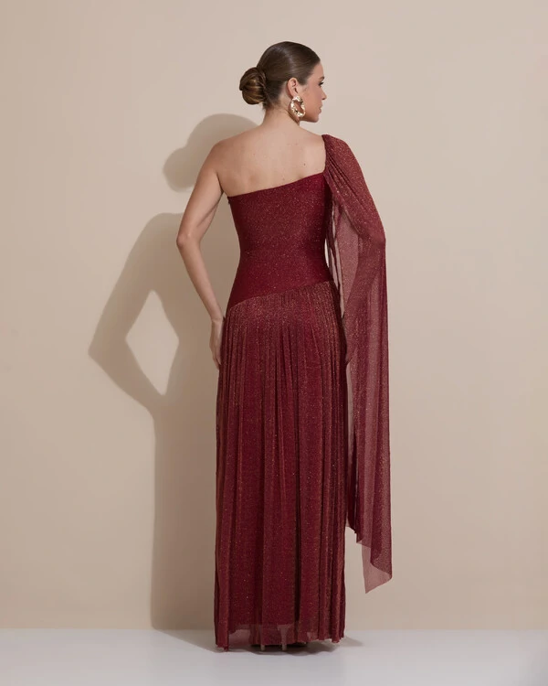 Vestido de Festa Longo Um ombro Só Tule Brilho Drapeado Capa Marsala