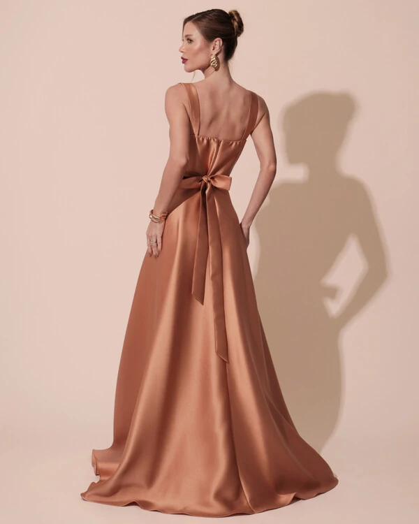 Vestido de Festa Longo Zibeline com Fenda e Faixa Mocha Mousse New