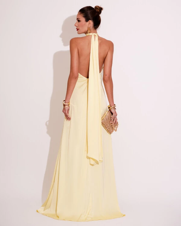 Vestido de Festa Gola Alta com Decote nas Costas Acetinado Amarelo Manteiga