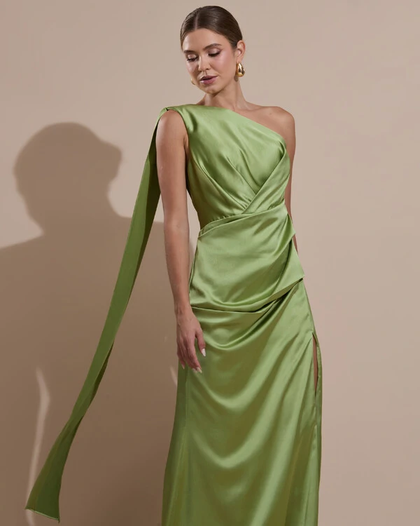Vestido de Festa Longo Cetim Alfaiataria Um Ombro Só Drapeado com Lenço Verde Pistache