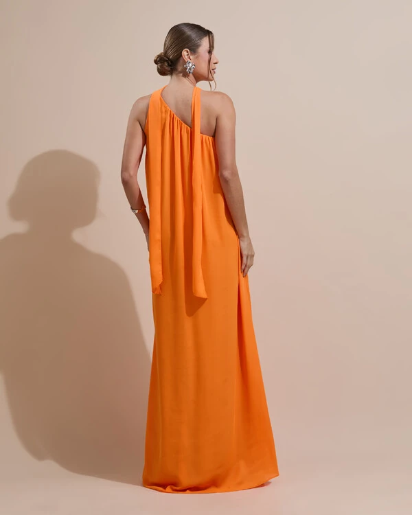 Vestido de Festa Longo Crepe Fluido um Ombro Só com Lenço Laranja