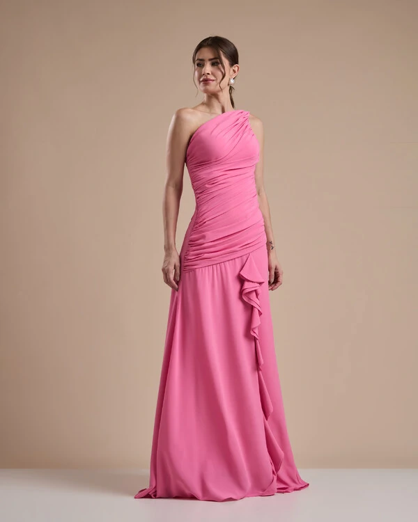 Vestido de Festa Longo Crepe Chiffon Um Ombro Só Drapeado com Babado Cascata Rosa