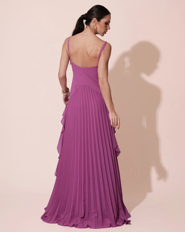 Vestido de Festa Longo Crepe Chiffon Alça Fina Saia Plissada com Babado Cascata Fúcsia