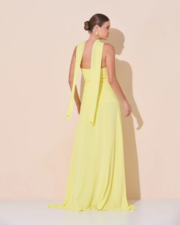 Vestido de Festa Longo Decote Coração Crepe Chiffon Drapeado Plissado Lenço Amarelo Manteiga