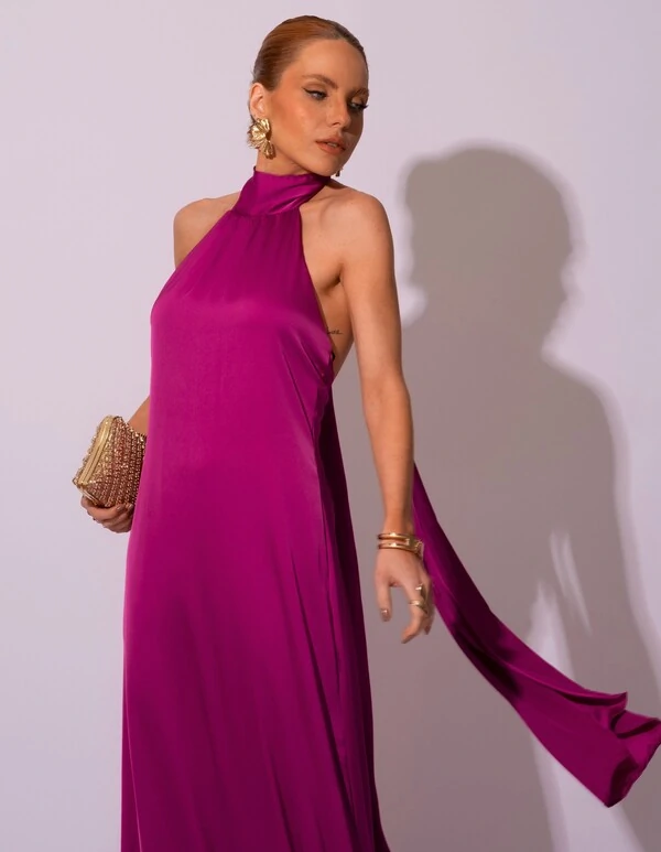 Vestido de Festa Gola Alta com Decote nas Costas Acetinado Fúcsia Beterraba