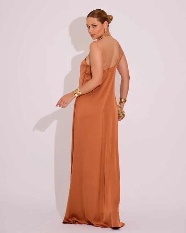 Vestido de Festa Longo em Cetim Fluido um Ombro Só Mocha Mousse