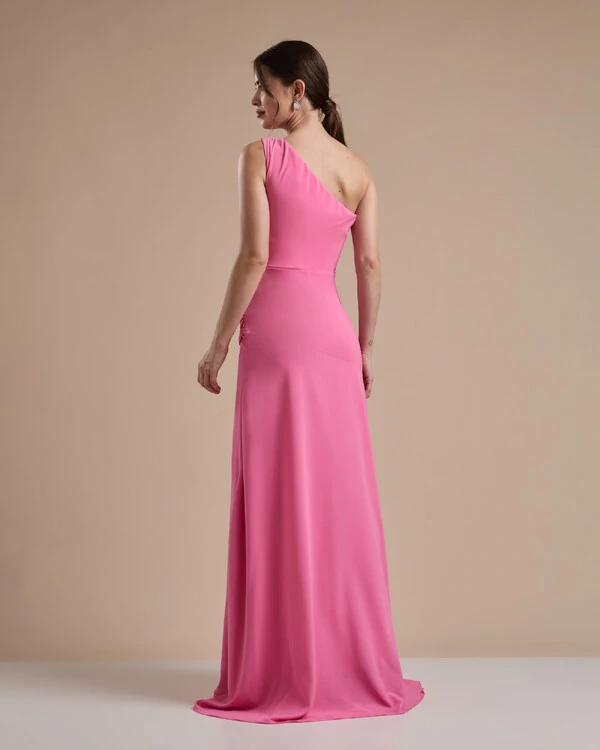 Vestido de Festa Longo Crepe Chiffon Um Ombro Só Drapeado com Babado Cascata Rosa