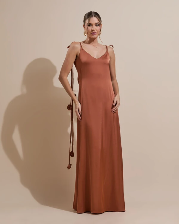 Vestido de Festa Longo Decote Degagê Costas Cetim Flores 3D Alças Mocha Mousse