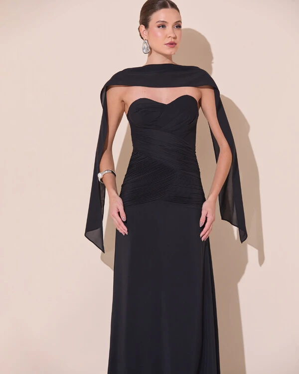 Vestido de Festa Longo Decote Coração Crepe Chiffon Drapeado Plissado Lenço Preto