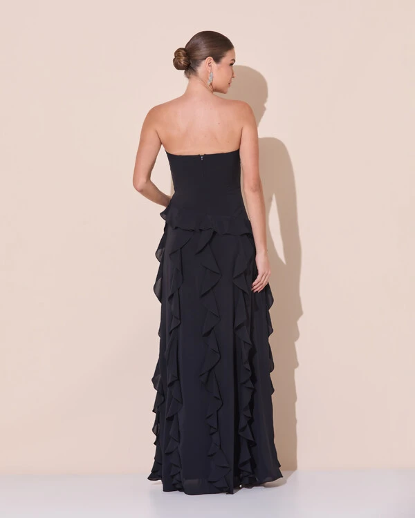 Vestido de festa Longo Tomara que Caia Crepe Chiffon com Babados Cascata e Fenda Preto