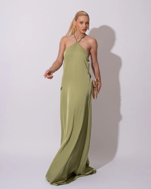 Vestido Longo de Cetim com Decote Triangular e Amarração nas Costas Degagê Verde Pistache