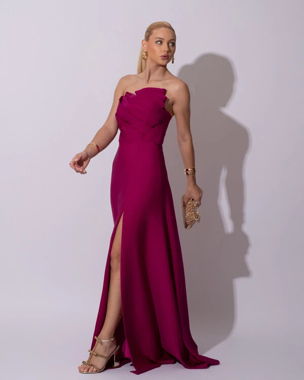 Vestido de Festa Longo Alfaiataria Tomara que Caia com Fenda Detalhe Fúcsia Beterraba