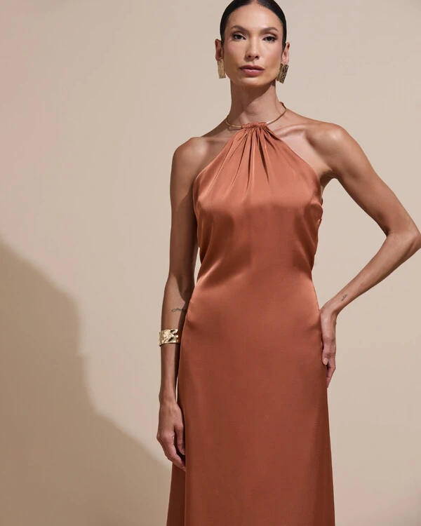 Vestido de Festa Longo Cetim Fluido com Argola Frente Única Mocha Mousse