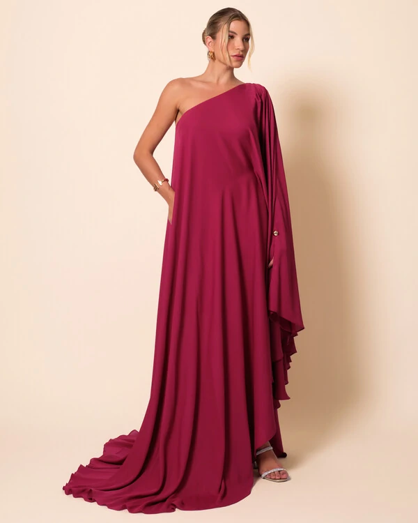 Vestido de Festa um Ombro com Capa Crepe Fluido Cereja