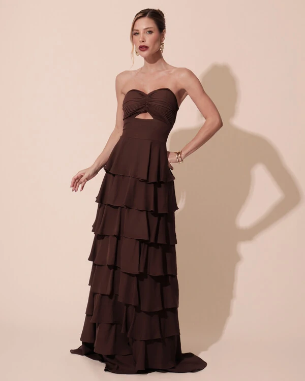 Vestido Longo Crepe Chiffon Tomara que Caia Plissado em Camadas Marrom