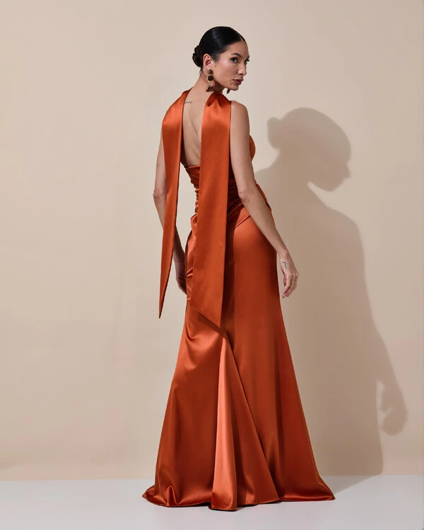 Vestido de Festa Longo Tomara que Caia Cetim Alfaiataria Drapeado Lenço Terracota