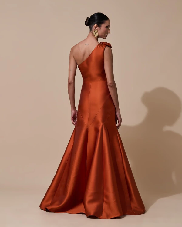 Vestido de Festa Longo Zibeline um Ombro Só Flor Removível Saia Terracota