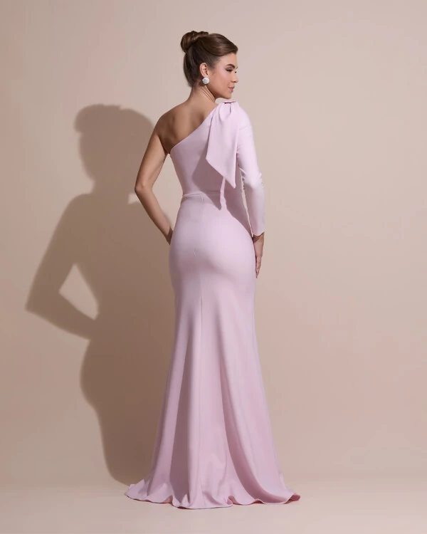 Vestido de Festa com Laço de Um Ombro em Alfaiataria Fenda Rosa Claro