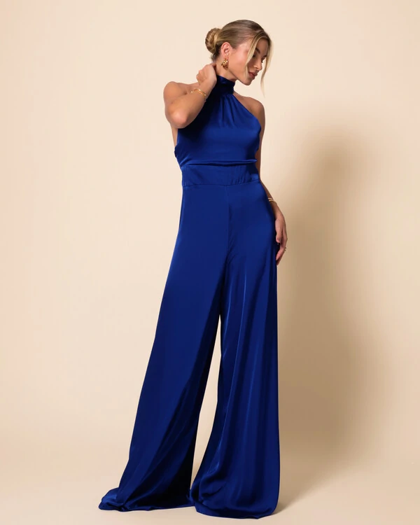 Macacão de Festa Longo em Cetim Fluido com Gola Alta e Lenço Azul Royal New