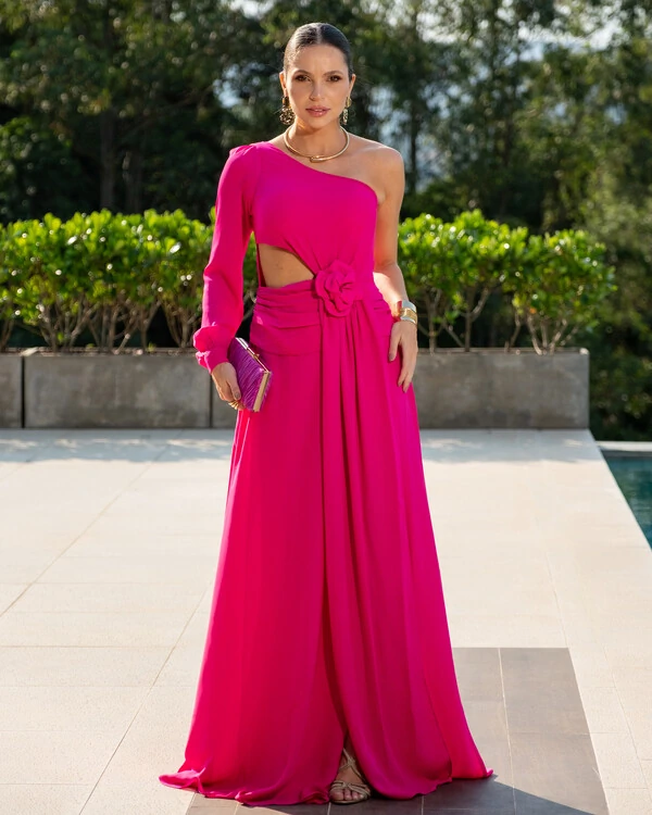 Vestido de Festa Longo um Ombro só com Manga Longa e Flor Pink